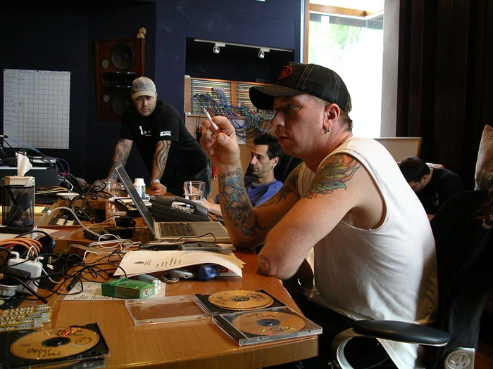 Staind - allaire_studio_2004_013[1].jpg
